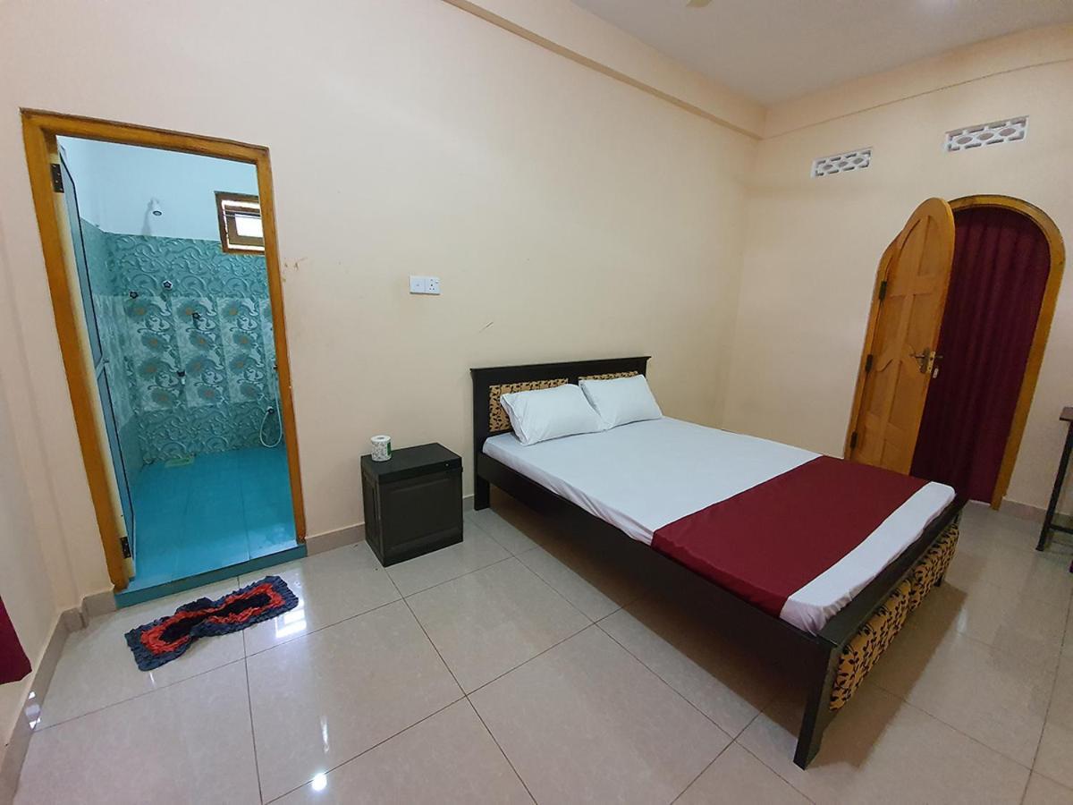 Hb Budget Rest Hotel Jaffna Ngoại thất bức ảnh